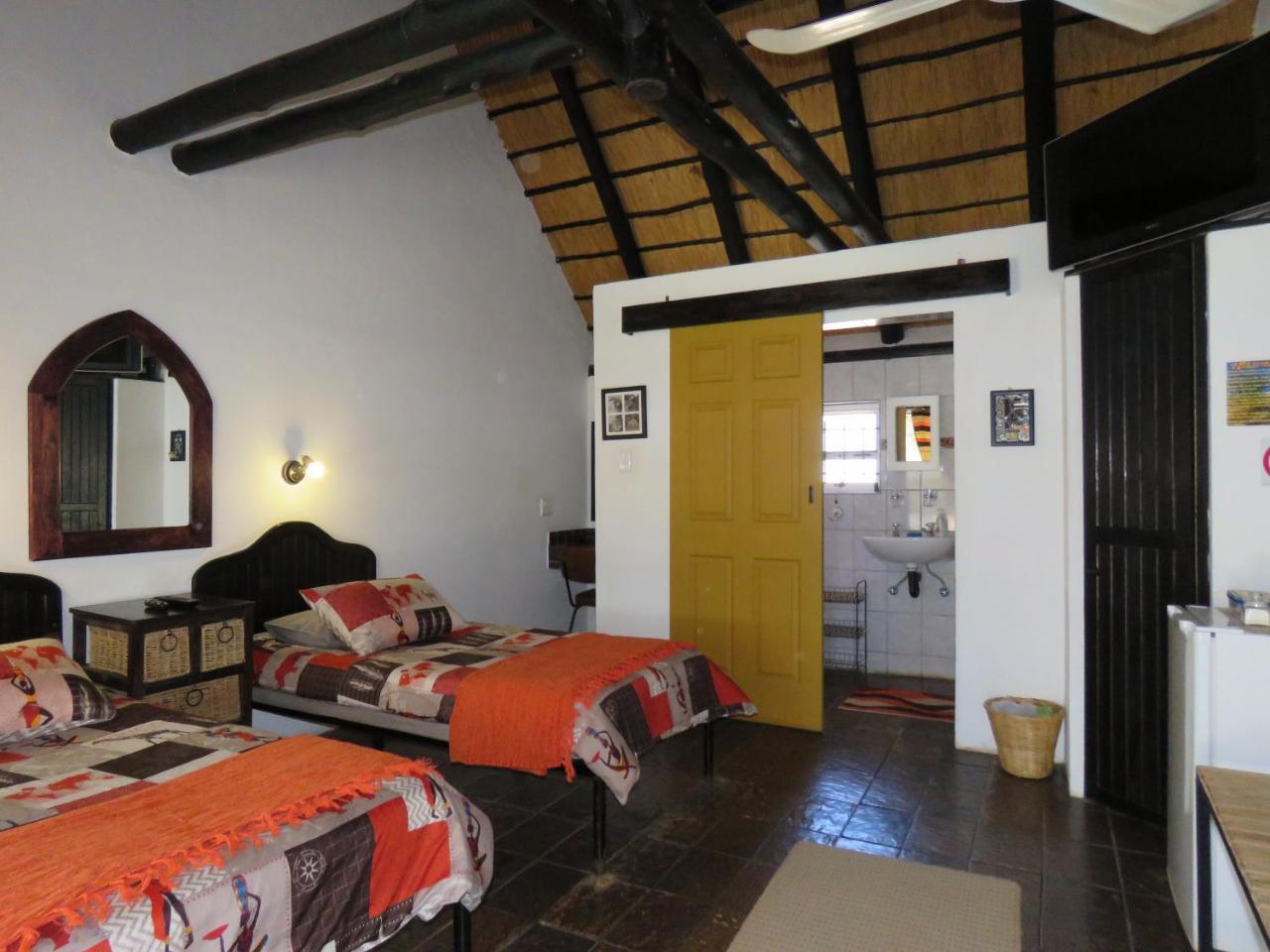 Lion'S Den Guesthouse Otjiwarongo Exterior foto