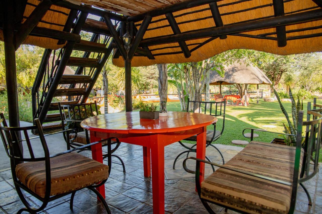 Lion'S Den Guesthouse Otjiwarongo Exterior foto